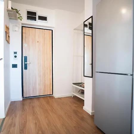Modern West Side Flat: Steps To Subway & Park Apartment