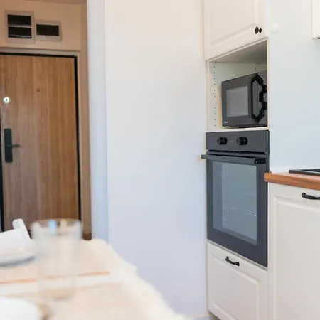 Apartament Modern West Side Flat: Steps To Subway & Park Bucureşti